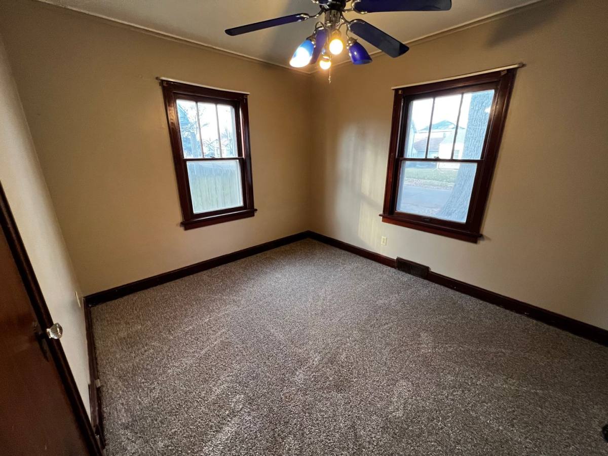Apartment for rent at 1611 W High St, Davenport, IA 52804