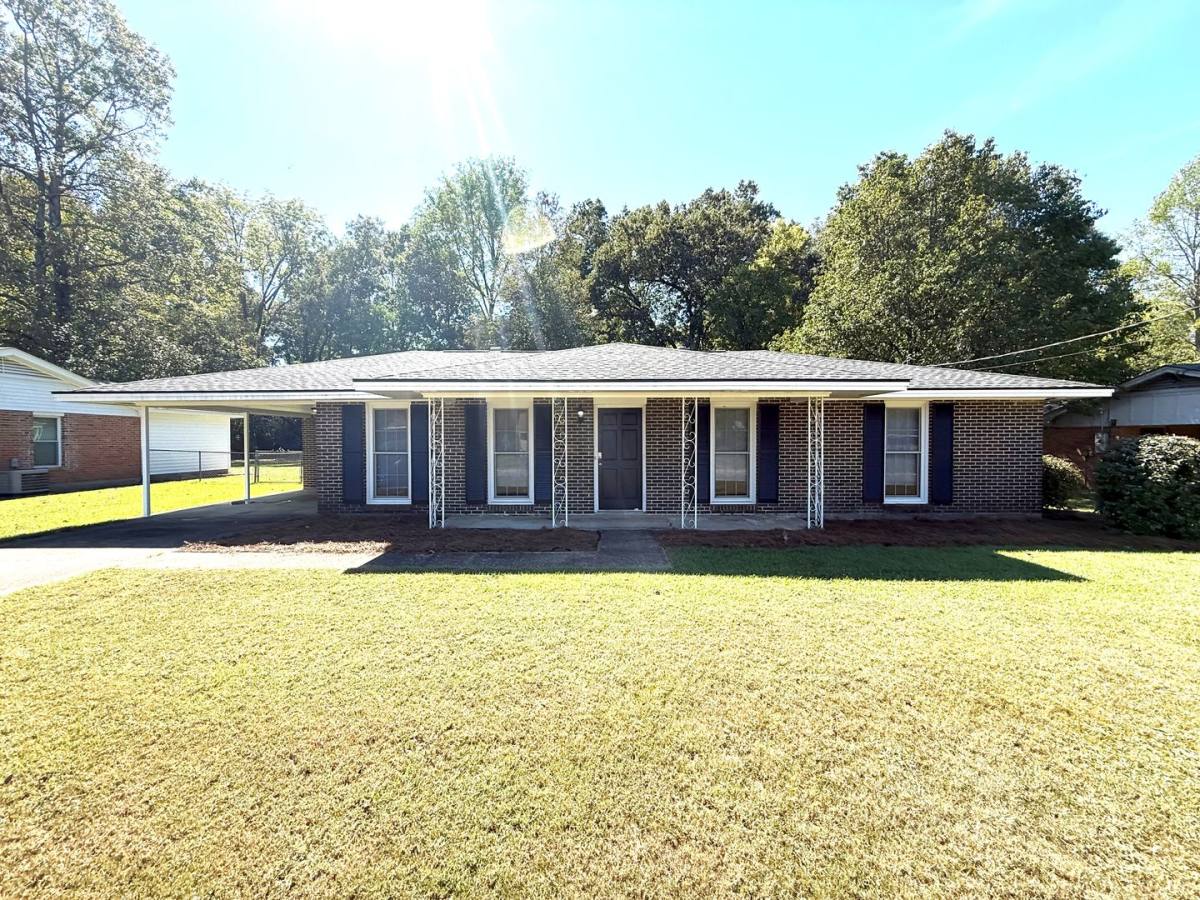 House for rent at 215 Ross Rd, Wetumpka, AL 36092