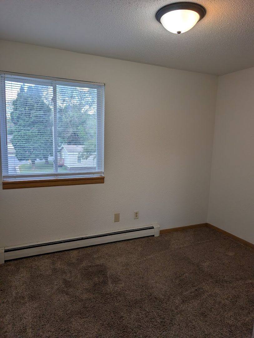 Apartment for rent at 250 21st St N W, Owatonna, MN 55060