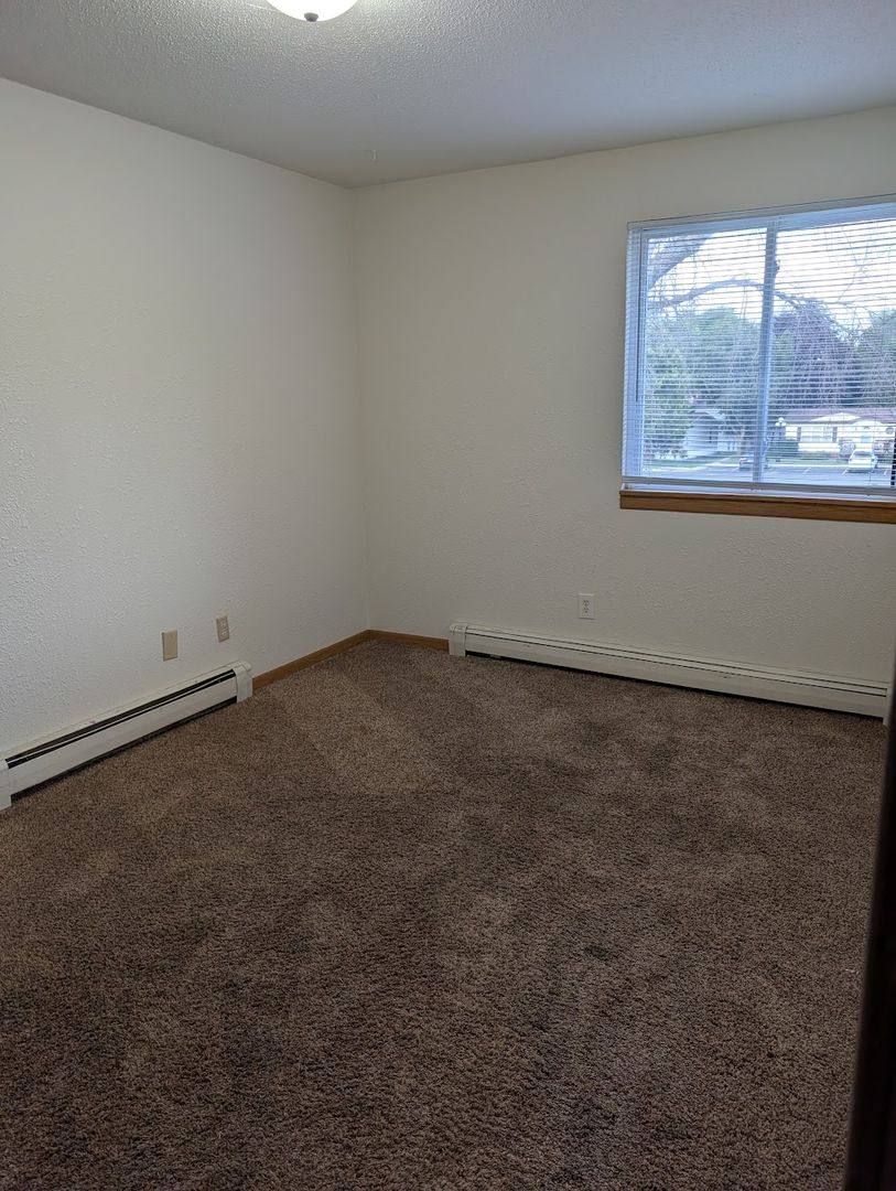 Apartment for rent at 250 21st St N W, Owatonna, MN 55060