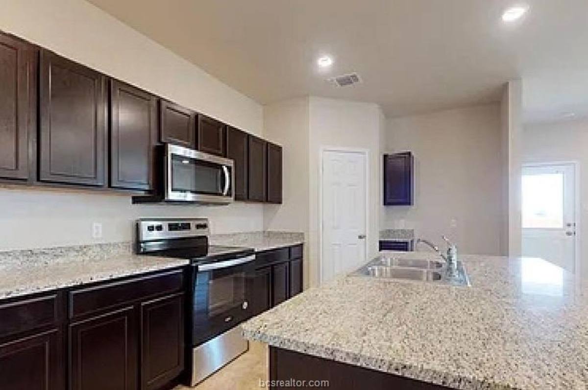 House for rent at 8016 Front Nine Lane, Navasota, TX 77868