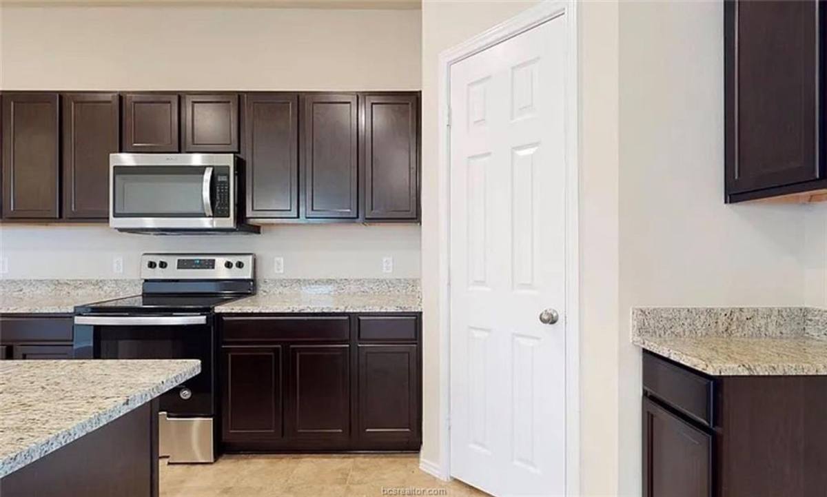 House for rent at 8016 Front Nine Lane, Navasota, TX 77868