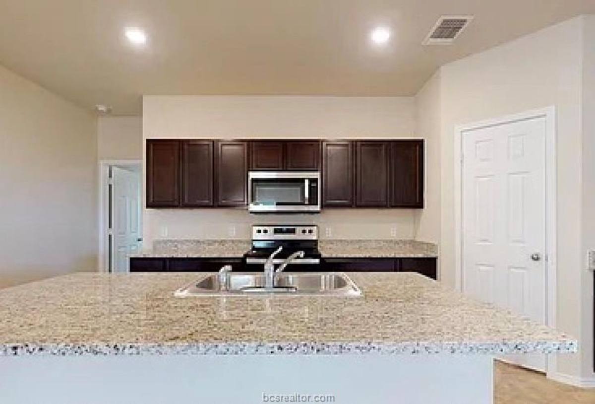 House for rent at 8016 Front Nine Lane, Navasota, TX 77868