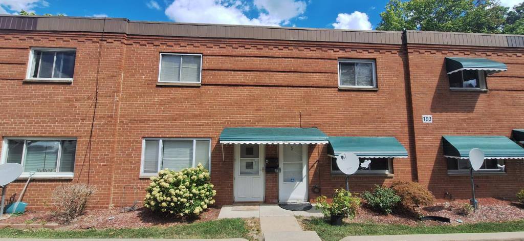 Townhouse for rent at 193 Dalepark Dr #6, Bedford, OH 44146