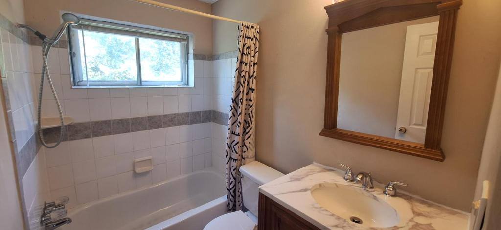 Townhouse for rent at 193 Dalepark Dr #6, Bedford, OH 44146