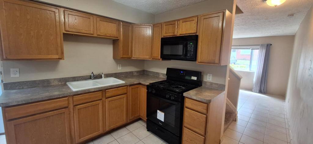 Townhouse for rent at 193 Dalepark Dr #6, Bedford, OH 44146