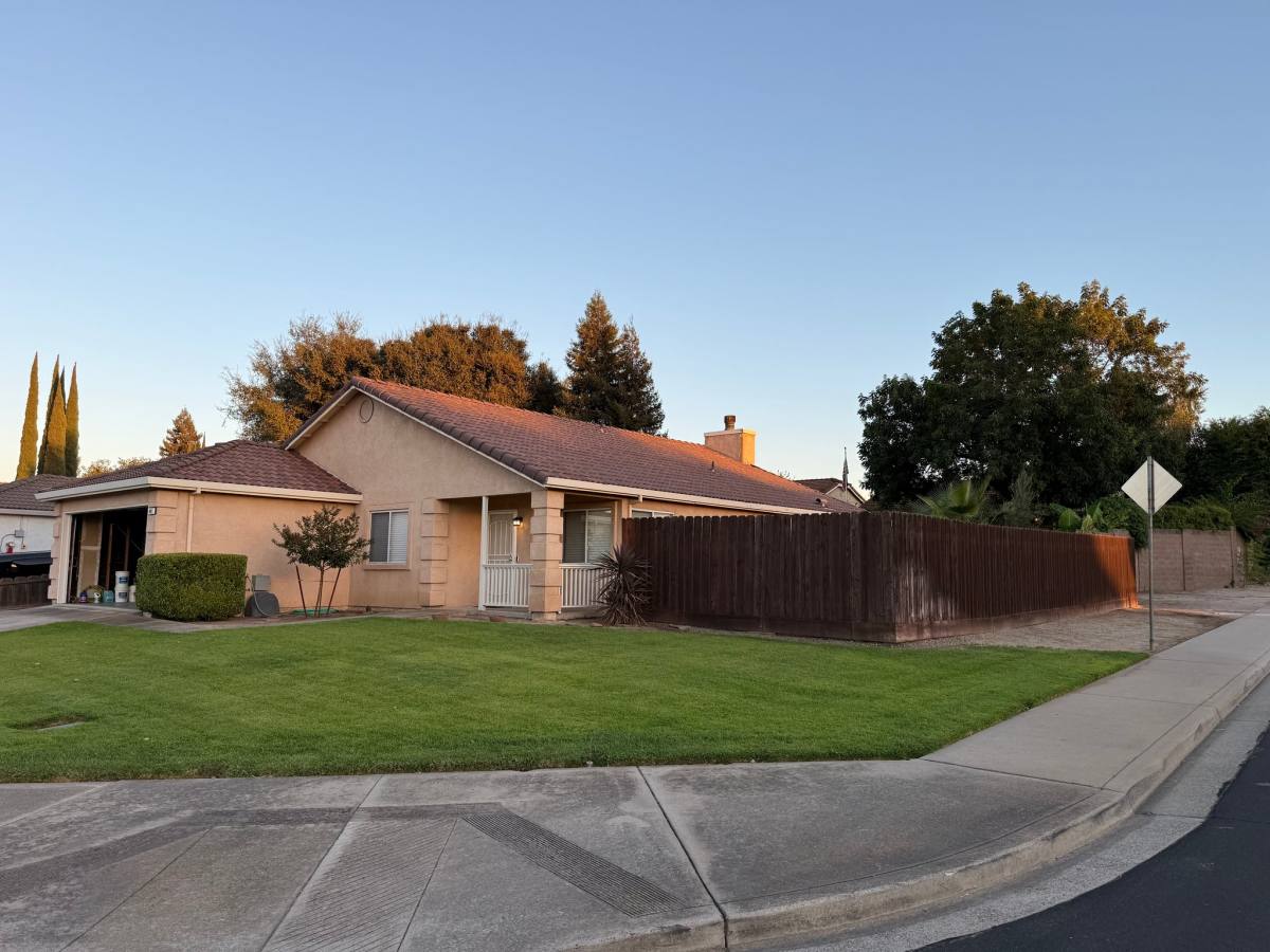 House for rent at 491 Shalako Dr, Oakdale, CA 95361