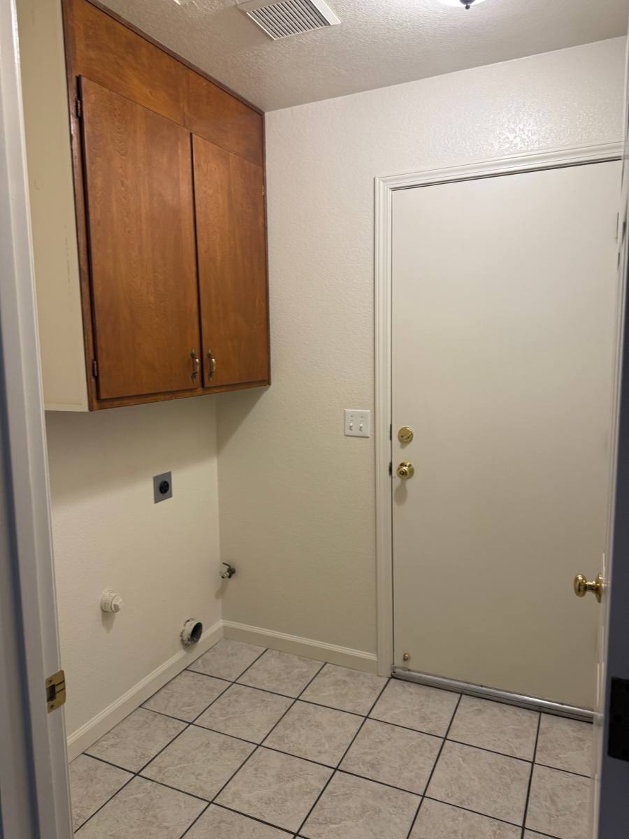 House for rent at 491 Shalako Dr, Oakdale, CA 95361