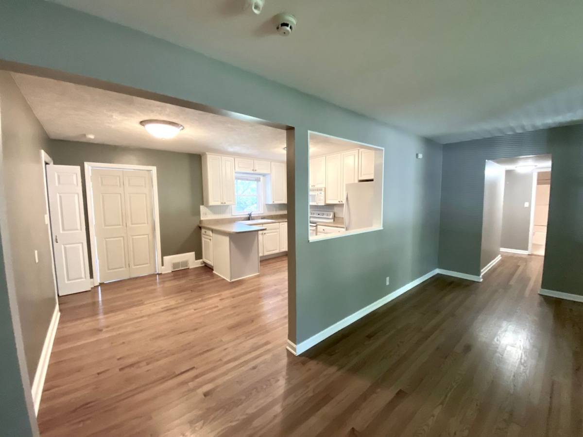 House for rent at 6034 Juniper Dr, Mission, KS 66205