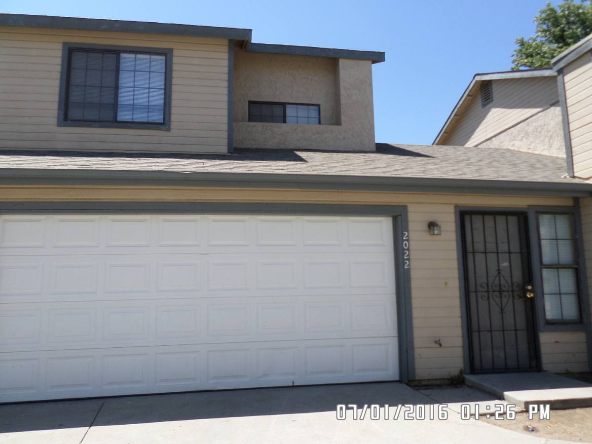 Apartment for rent at 2020 E Chelsea Court, Visalia, CA 93292