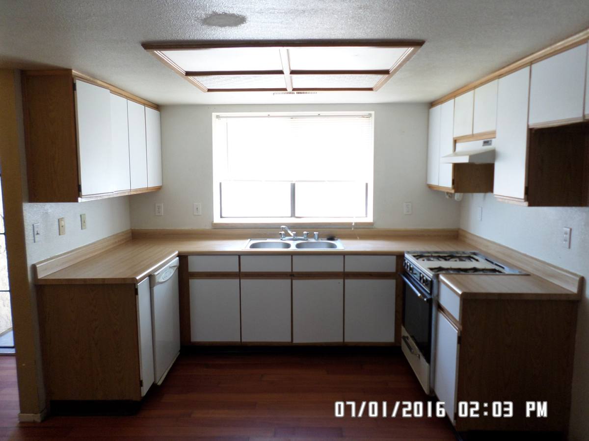 Apartment for rent at 2020 E Chelsea Court, Visalia, CA 93292