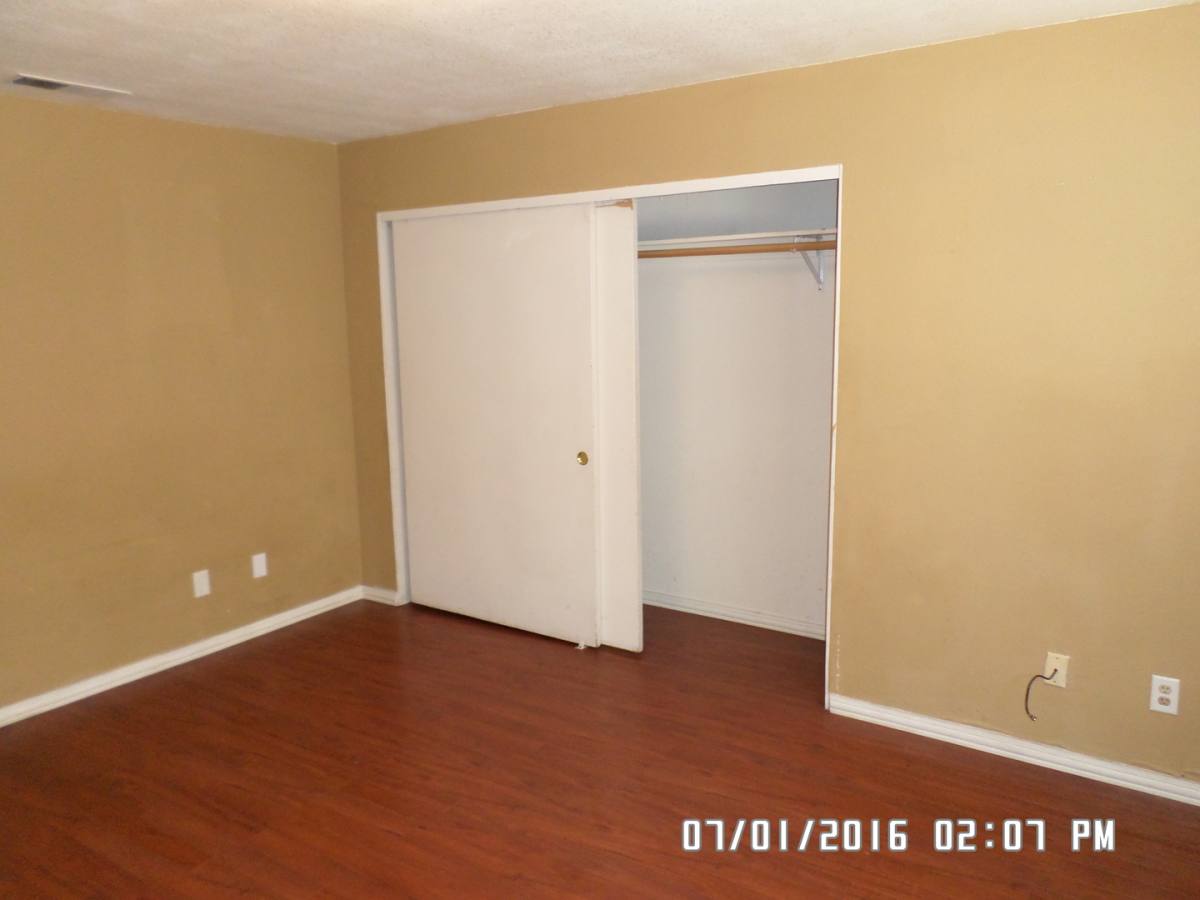 Apartment for rent at 2020 E Chelsea Court, Visalia, CA 93292