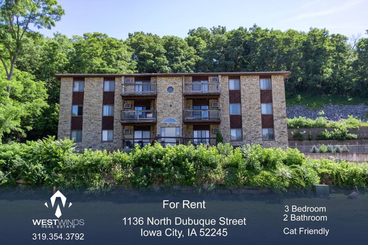 Apartment for rent at 1136 N Dubuque St, Iowa City, IA 52245