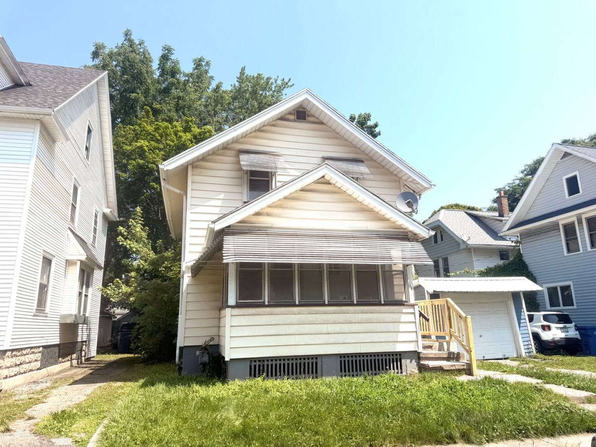 House for rent at 14 Admiral Pk, Rochester, NY 14613