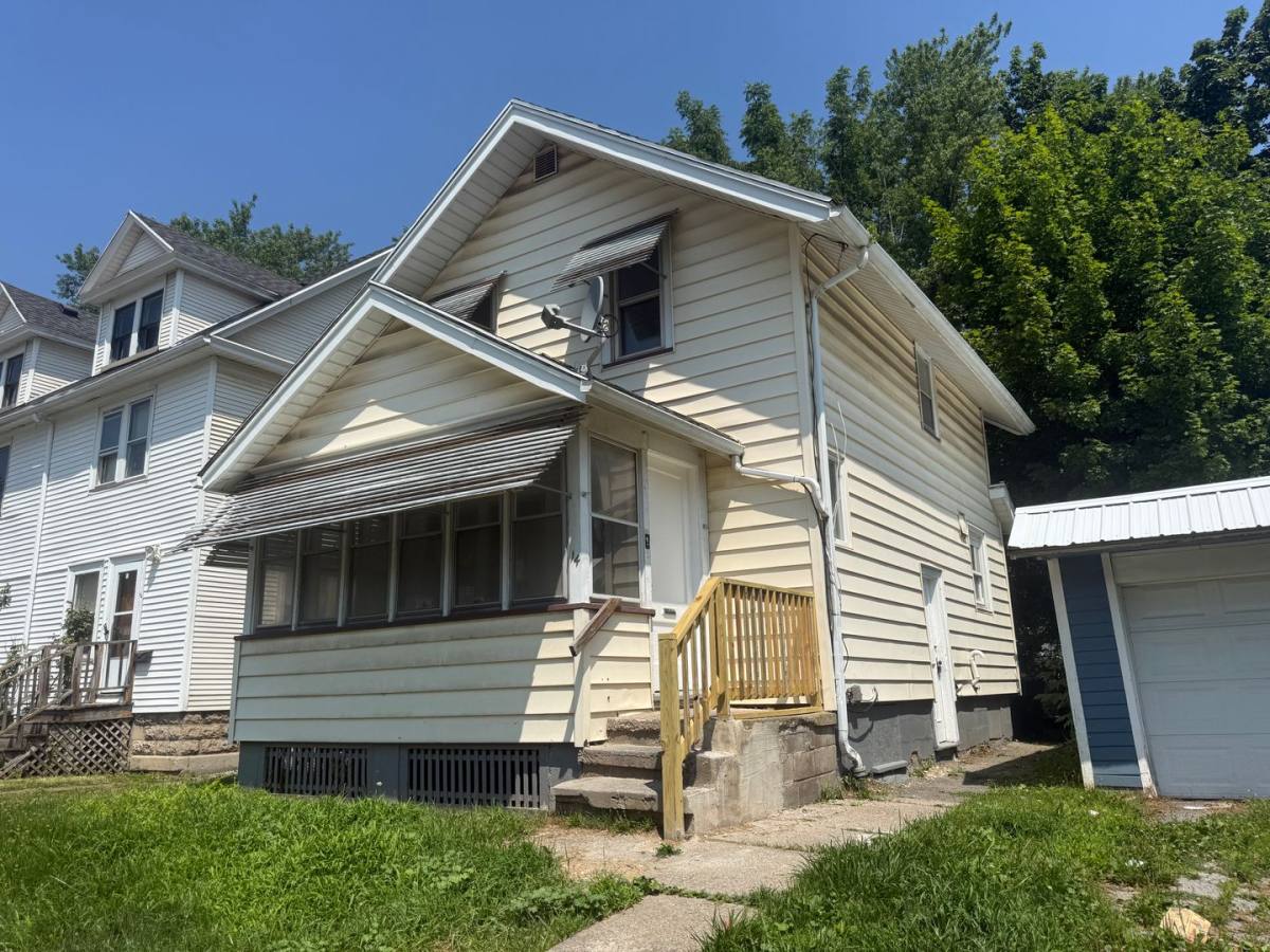 House for rent at 14 Admiral Pk, Rochester, NY 14613