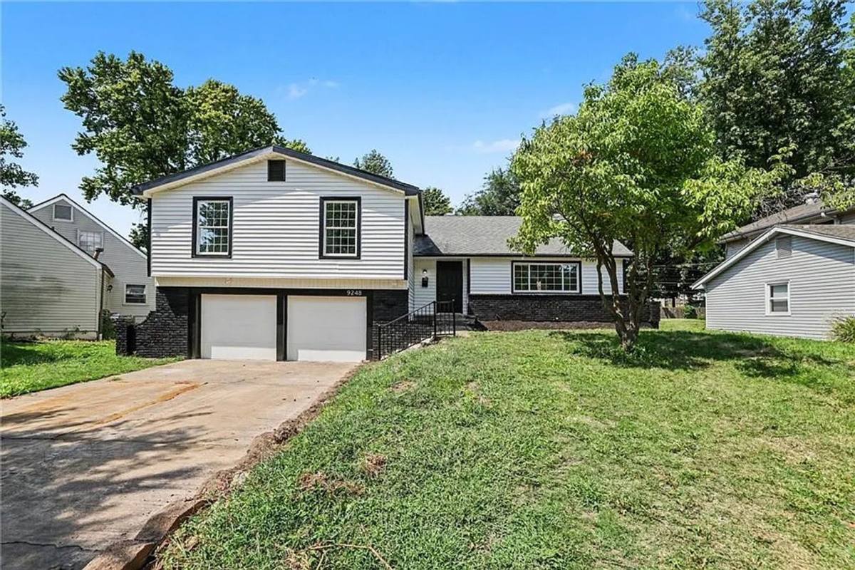 House for rent at 9248 Switzer Rd, Overland Park, KS 66214