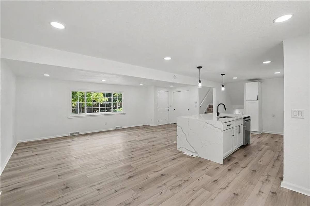 House for rent at 9248 Switzer Rd, Overland Park, KS 66214