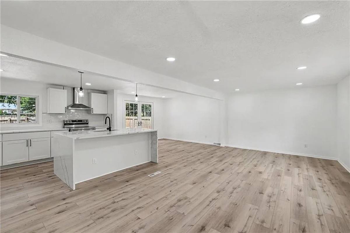 House for rent at 9248 Switzer Rd, Overland Park, KS 66214