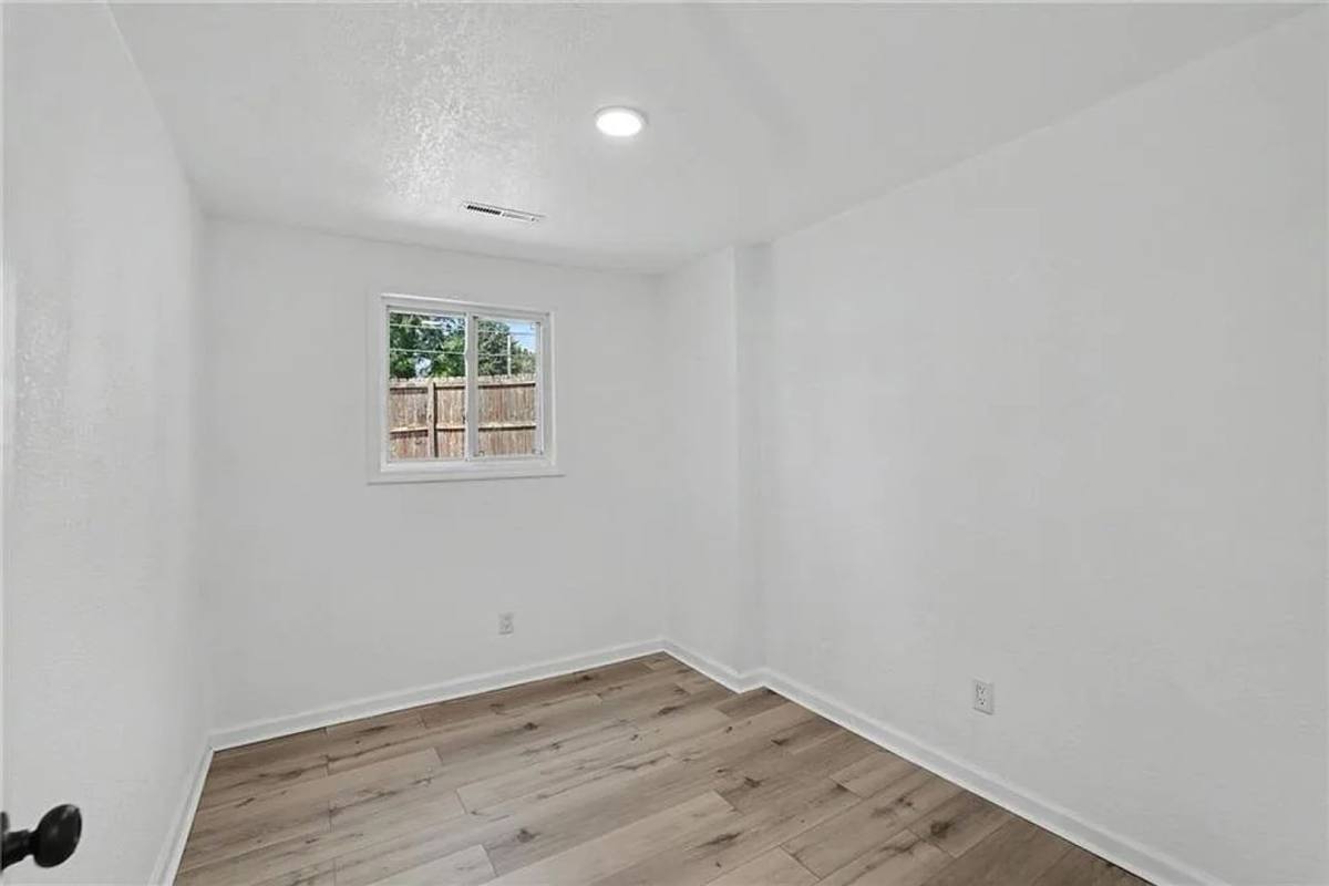 House for rent at 9248 Switzer Rd, Overland Park, KS 66214