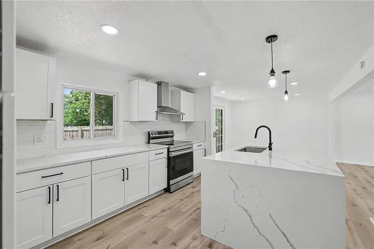 House for rent at 9248 Switzer Rd, Overland Park, KS 66214
