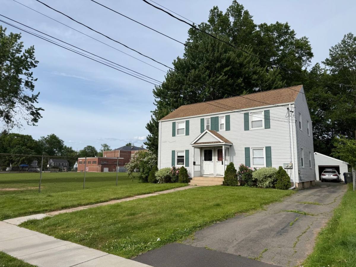 Apartment for rent at 120-122 Ardmore Rd, West Hartford, CT 06119