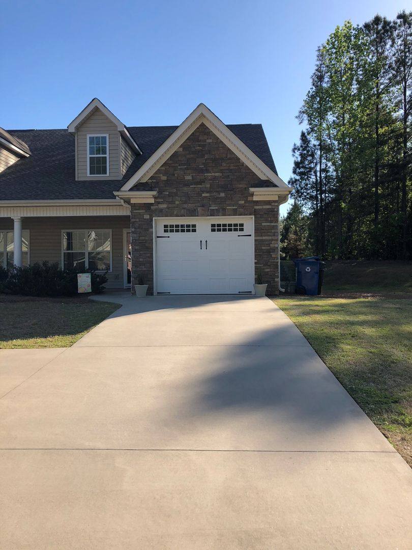 Apartment for rent at 127 Hutira Lane, Greenwood, SC 29649