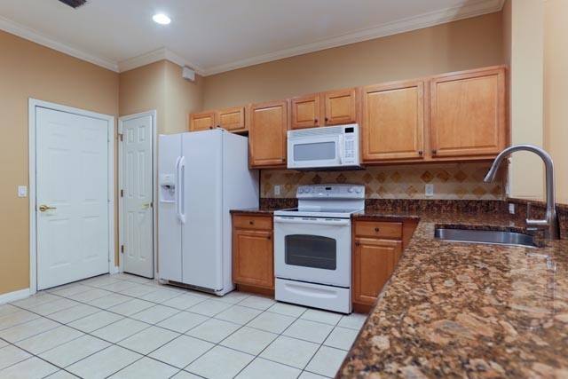 Townhouse for rent at 1236 Oxford Lane, Naples, FL 34105