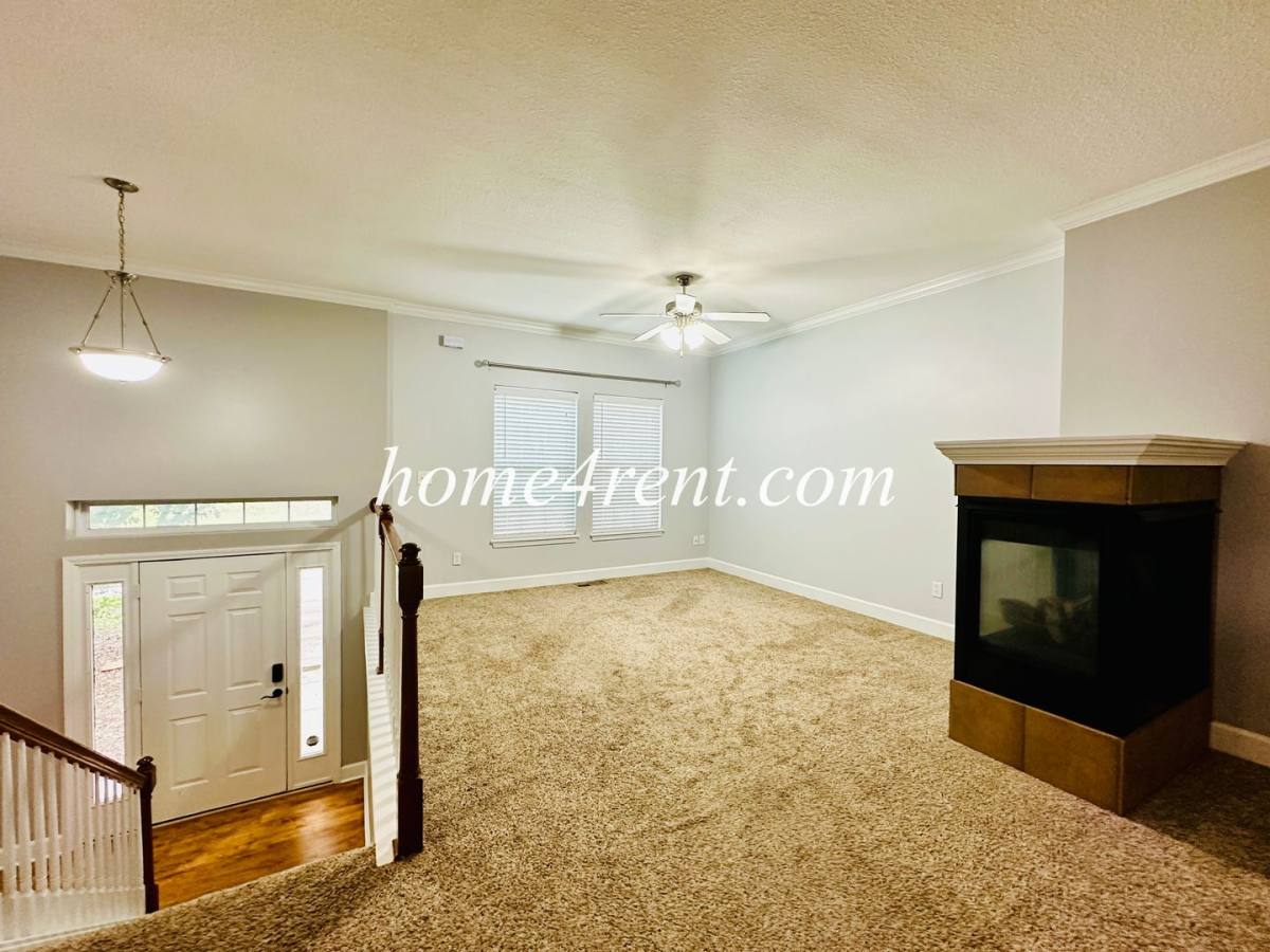 House for rent at 11135 S Woodsonia Dr, Olathe, KS 66061