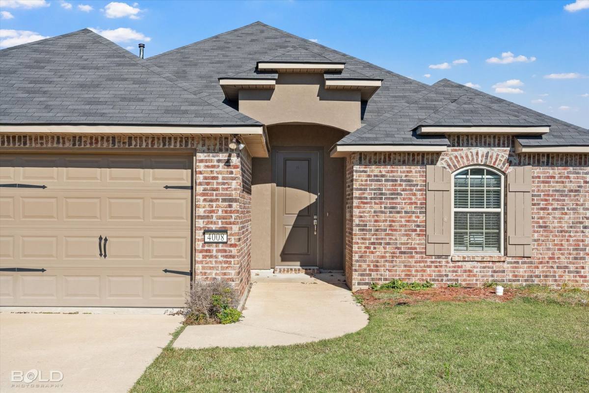 House for rent at 4008 False River Dr, Bossier City, LA 71111