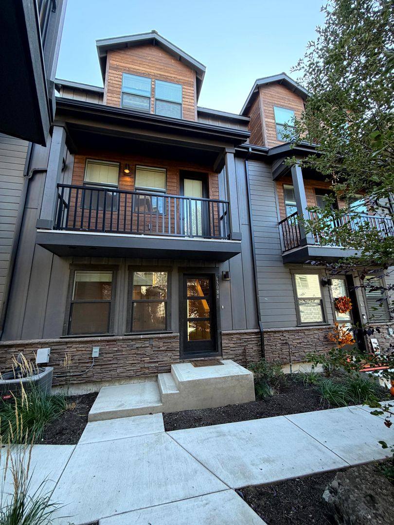 Townhouse for rent at 63084 NE Sophwith Lane, Bend, OR 97701