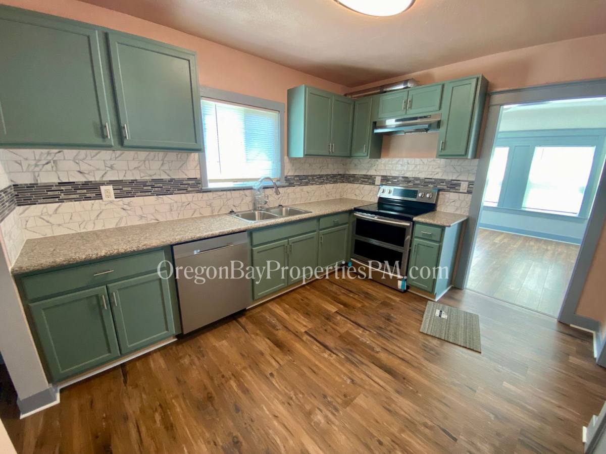 House for rent at 552 Johnson Ave, Coos Bay, OR 97420