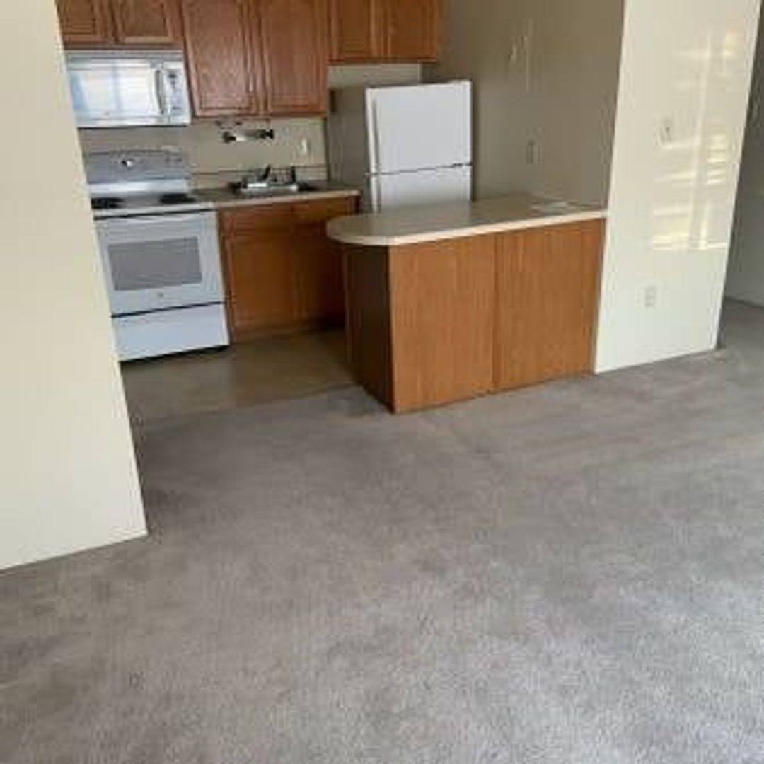 Apartment for rent at 614 Knoll Dr, Norwalk, IA 50211