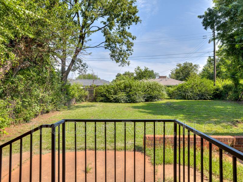 House for rent at 1221 NE 44th St, Oklahoma City, OK 73111