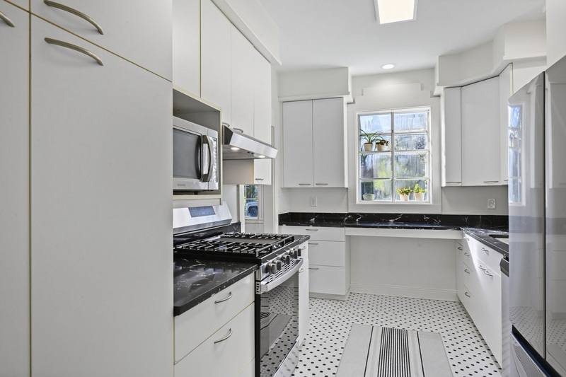 House for rent at 2151 Hollydale Ave, Baton Rouge, LA 70808
