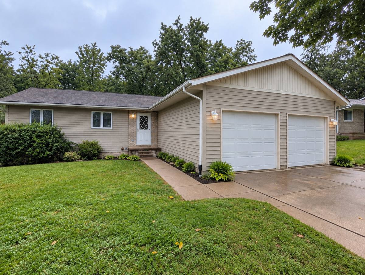 House for rent at 471 45th Ave, East Moline, IL 61244
