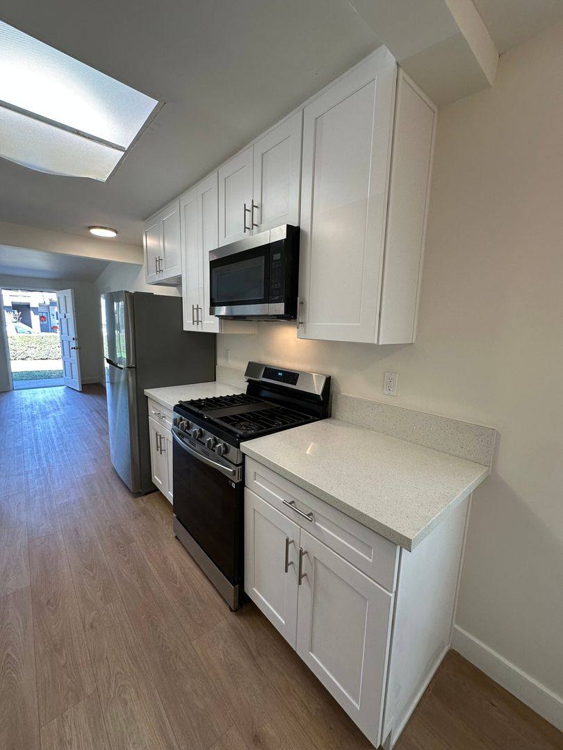 Apartment for rent at 2226 Voorhees Ave, Redondo Beach, CA 90278