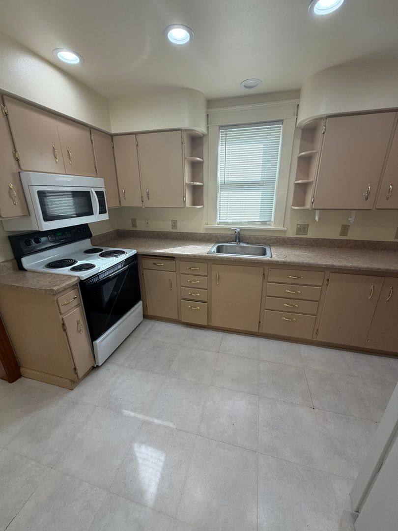 House for rent at 205 N 2nd St, Aberdeen, SD 57401