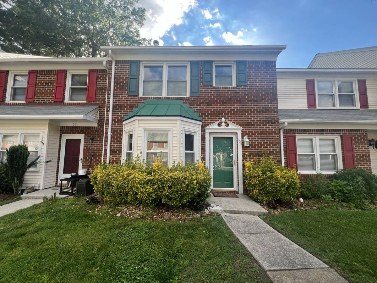 Townhouse for rent at 104 Kingsbridge Lane, Yorktown, VA 23692