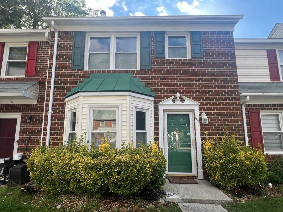 Townhouse for rent at 104 Kingsbridge Lane, Yorktown, VA 23692