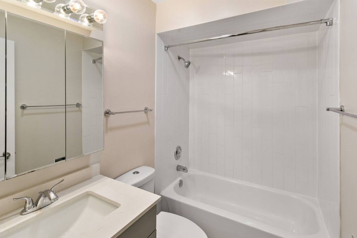 Apartment for rent at 711 S Milwaukee Ave #101, Libertyville, IL 60048