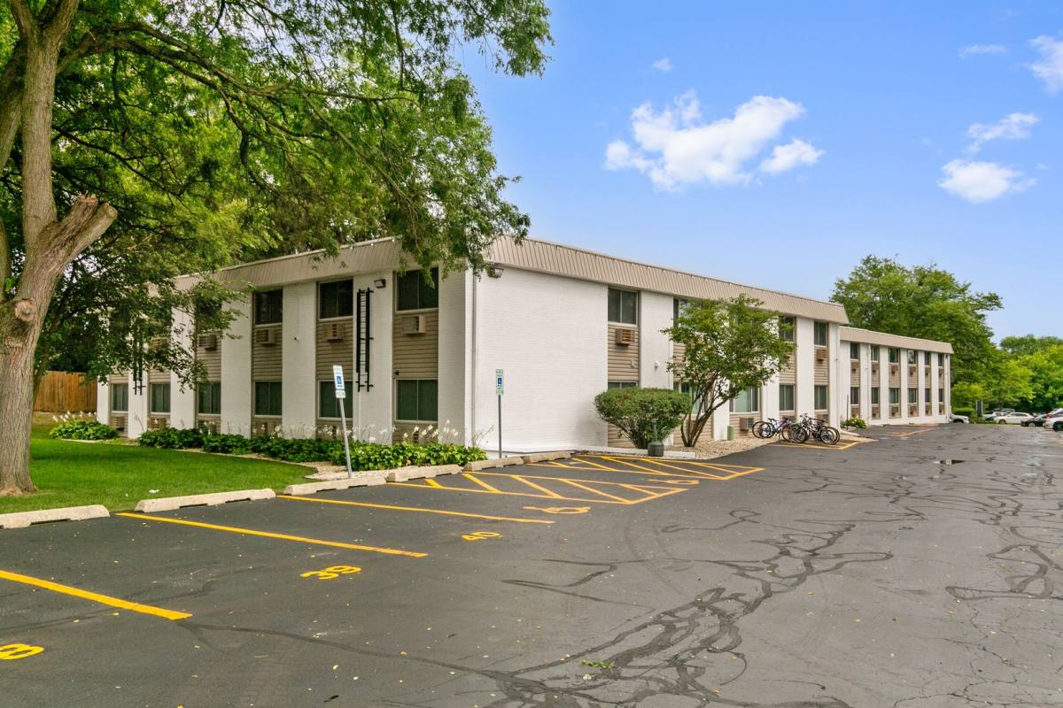 Apartment for rent at 711 S Milwaukee Ave #101, Libertyville, IL 60048