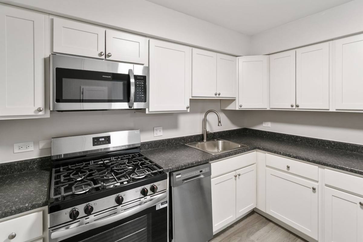 Apartment for rent at 711 S Milwaukee Ave #101, Libertyville, IL 60048