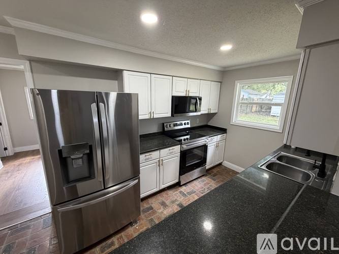 House for rent at 1403 Commanche St, Pascagoula, MS 39581