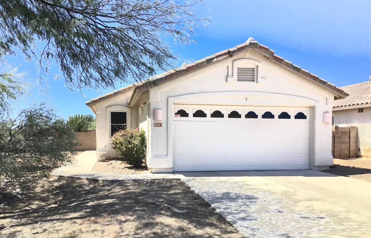 House for rent at 9083 N Ironwood Bluffs Lane, Tucson, AZ 85742