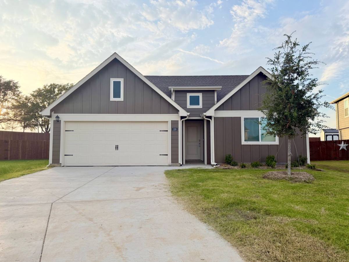 House for rent at 109 Buck Branch Lane, Canton, TX 75103