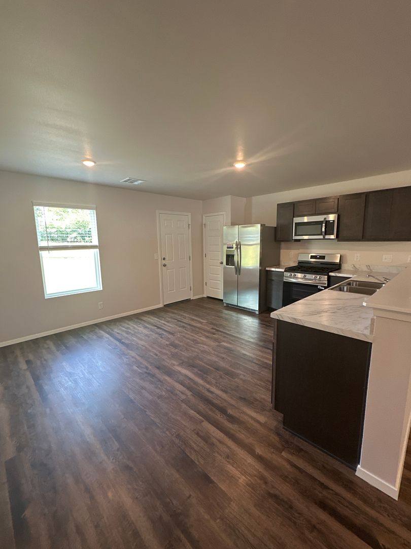 House for rent at 8005 E Oakland St, Broken Arrow, OK 74014