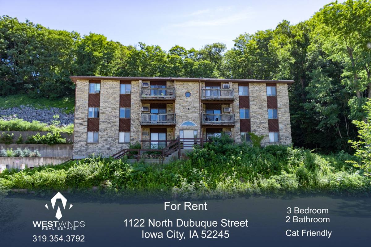 Apartment for rent at 1122 N Dubuque St, Iowa City, IA 52245
