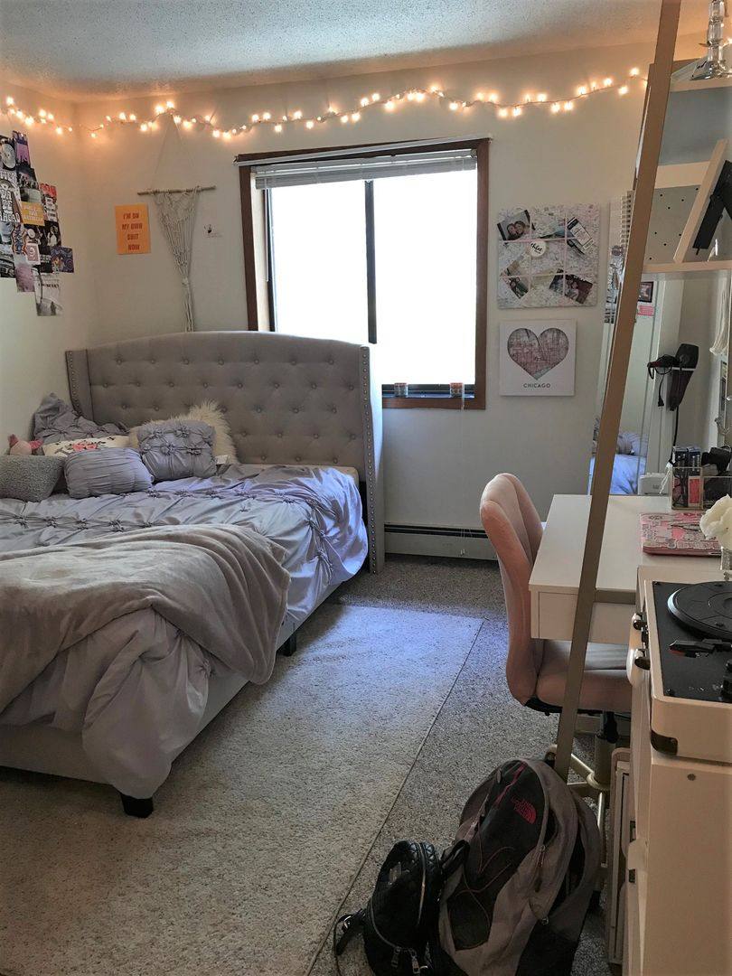 Apartment for rent at 1122 N Dubuque St, Iowa City, IA 52245