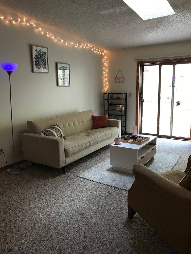 Apartment for rent at 1122 N Dubuque St, Iowa City, IA 52245
