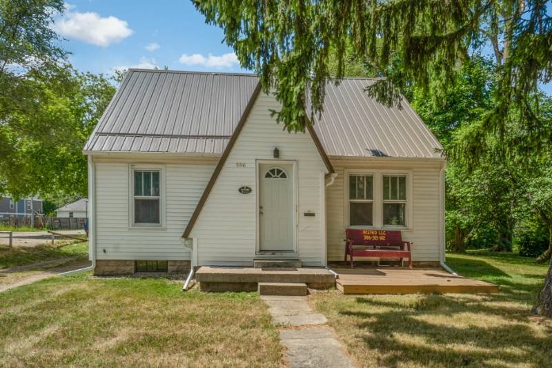 Apartment for rent at 806 S Douglas, Mount Pleasant, MI 48858
